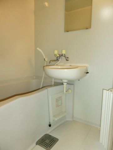 【浴室】 | 千葉ハイツⅡ | 清潔感のあるバスルーム。 （※参考写真）