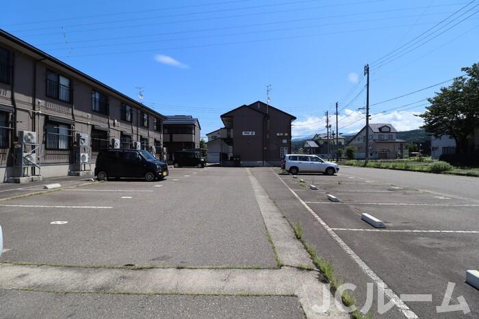 マイルド Cの駐車場