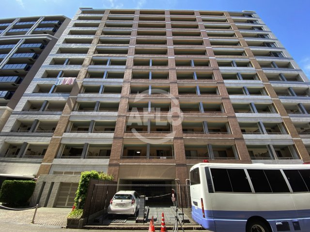 ポートヴィラ靭公園　西船場小学校の外観|ポートヴィラ靭公園 外観