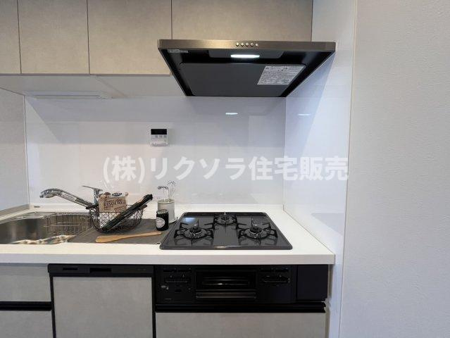 メロディーハイム大日のキッチン|ビルトイン三口コンロ
■物件内覧・資金計画相談・住宅ローン相談、リフォーム相談、お問合せ受付中■
※当日・翌日のご内覧、ご相談はお電話でのお問合せがスムーズです！