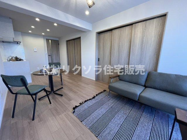 メロディーハイム大日の居間・リビング|LDK13.6帖
■物件内覧・資金計画相談・住宅ローン相談、リフォーム相談、お問合せ受付中■
※当日・翌日のご内覧、ご相談はお電話でのお問合せがスムーズです！