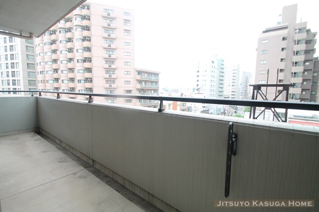 【バルコニー】