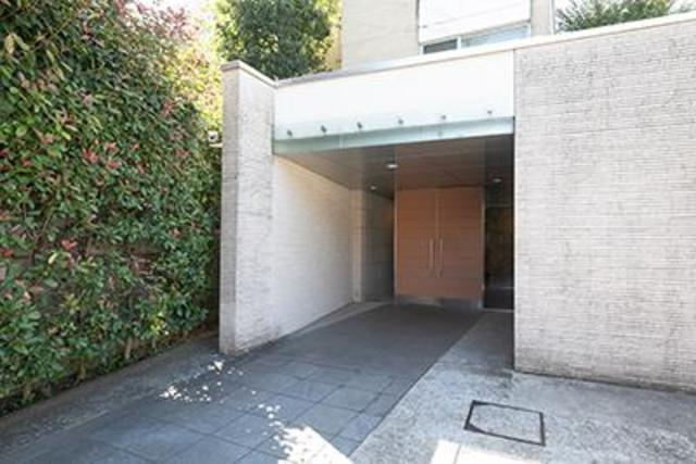 ル・シヤージュ神宮前のエントランス|ゆとりのあるエントランスです