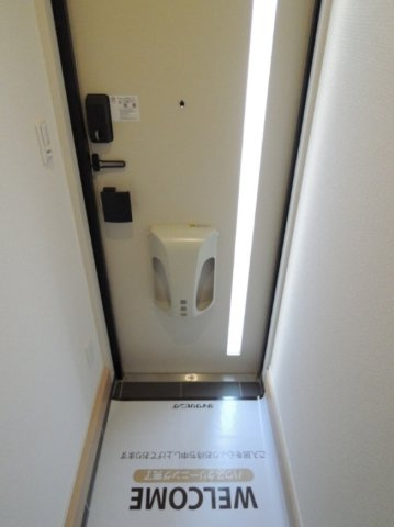 ワイズテラスの玄関