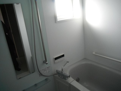 【浴室】 | シャルール | バスルームにも大きな鏡。さらに広々してゆったりくつろげます。