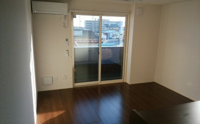 【居間・リビング】 | シャルール | お気に入りの雑貨を飾ったり自由に使える棚もついてます