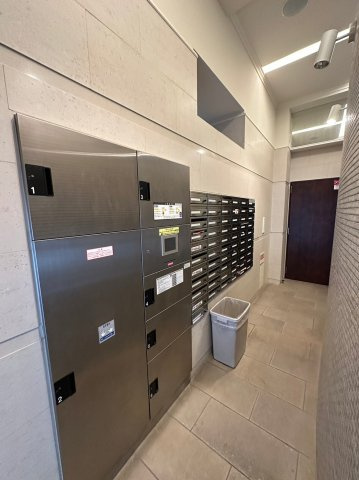 レジュールアッシュ心斎橋リュクスのロビー