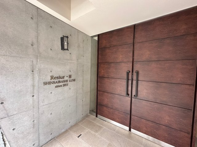 レジュールアッシュ心斎橋リュクスのエントランス