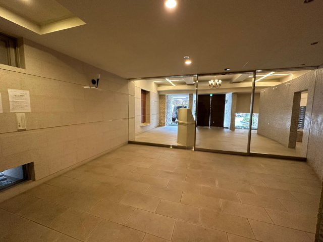 レジュールアッシュ心斎橋リュクスのロビー