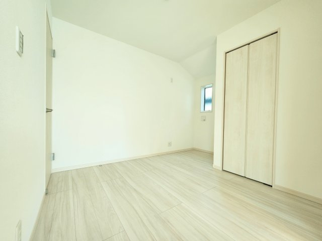 板橋区徳丸4丁目 限定1棟の完成予想図|1階7.1帖洋室
主寝室にもピッタリな広々とした居室
大型のWIC完備
(イラストは図面を基に起こしたもので実際のものとは多少異なる場合がございます)