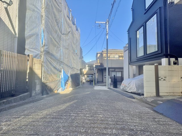板橋区徳丸4丁目 限定1棟の前面道路含む現地写真|利便性と暮らしやすさが共存した魅力的なロケーション♪
シアター入るイオン板橋ショッピングセンターをはじめ
スーパー、コンビニ等近くに揃い便利な立地
