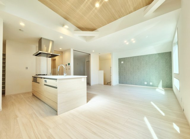 板橋区徳丸4丁目 限定1棟の完成予想図|吹抜け天井仕様で開放感溢れ暖かな光もしっかり届く快適空間
(イラストは図面を基に起こしたもので実際のものとは多少異なる場合がございます)