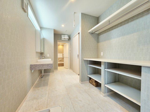 板橋区徳丸4丁目 限定1棟の完成予想図|足を伸ばしてゆったりとお寛ぎいただける一坪タイプのユニットバス
お子様とのご入浴も快適な広さです
(イラストは図面を基に起こしたもので実際のものとは多少異なる場合がございます)