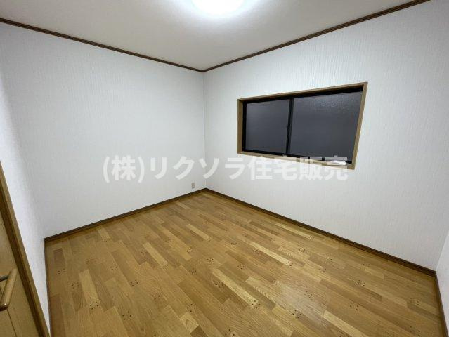 池之宮1丁目　中古一戸建ての内装|洋室6.0帖
■物件内覧・資金計画相談・住宅ローン相談、リフォーム相談、お問合せ受付中■
※当日・翌日のご内覧、ご相談はお電話でのお問合せがスムーズです！