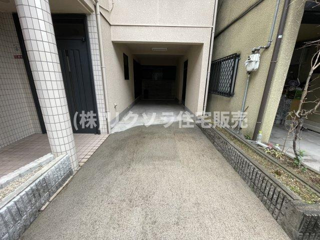池之宮1丁目　中古一戸建ての駐車場|縦列2台駐車可能
■物件内覧・資金計画相談・住宅ローン相談、リフォーム相談、お問合せ受付中■
※当日・翌日のご内覧、ご相談はお電話でのお問合せがスムーズです！