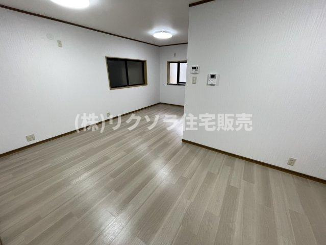 池之宮1丁目　中古一戸建ての居間・リビング|LDK15.0帖
■物件内覧・資金計画相談・住宅ローン相談、リフォーム相談、お問合せ受付中■
※当日・翌日のご内覧、ご相談はお電話でのお問合せがスムーズです！