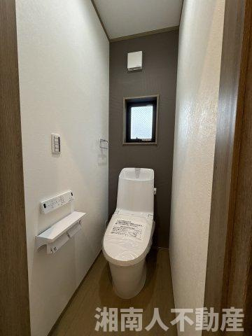 小田原市酒匂3丁目　新築戸建　　全３棟のトイレ|ゆったりとした空間のトイレです