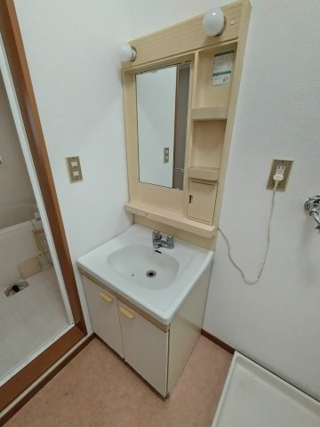 リエス小山間々田の洗面所
