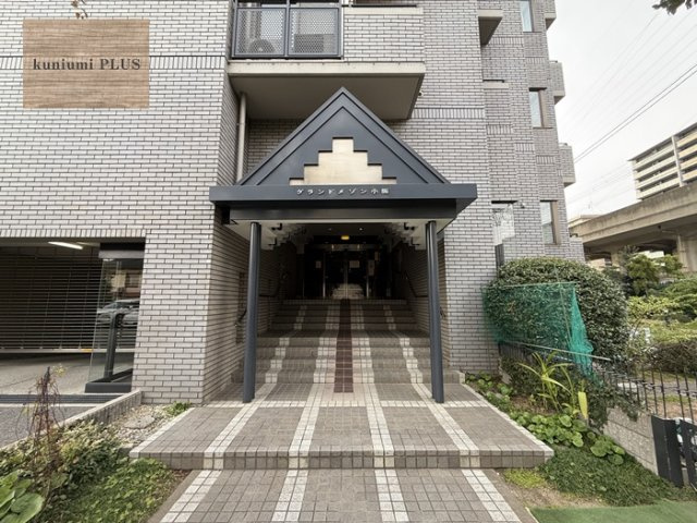 グランドメゾン小阪のエントランス