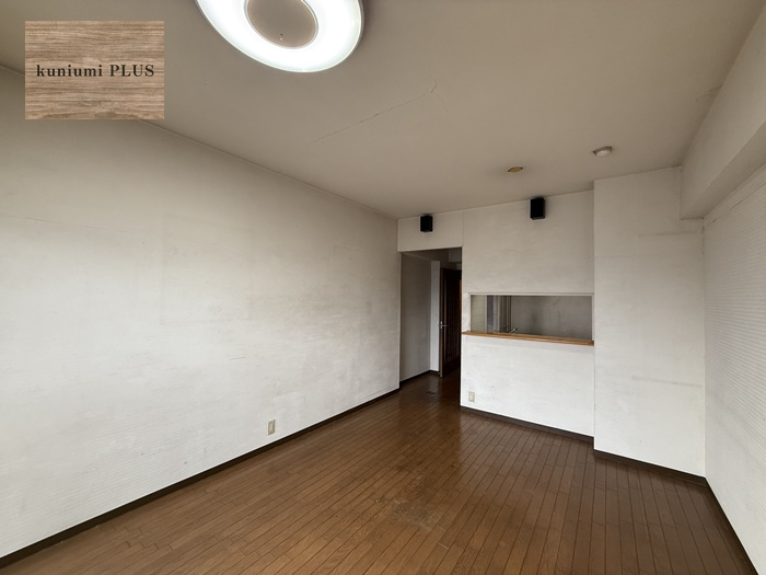 グランドメゾン小阪の居間・リビング