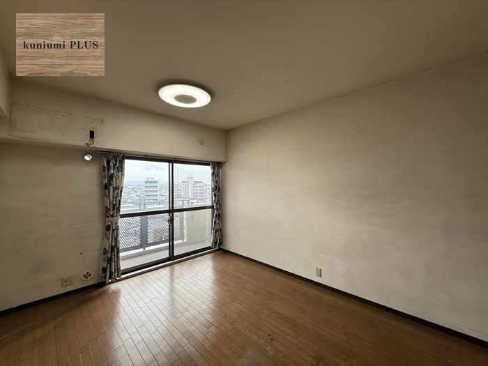 グランドメゾン小阪の居間・リビング