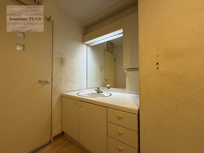 グランドメゾン小阪の独立洗面台