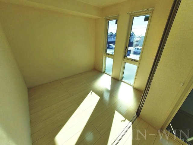 エレガンス三本木の寝室