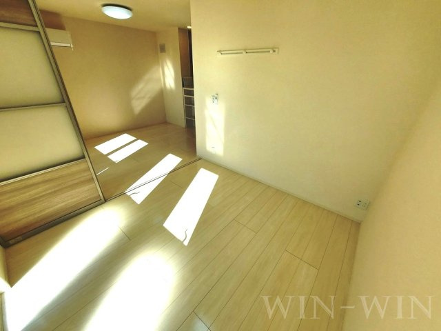 エレガンス三本木の洋室