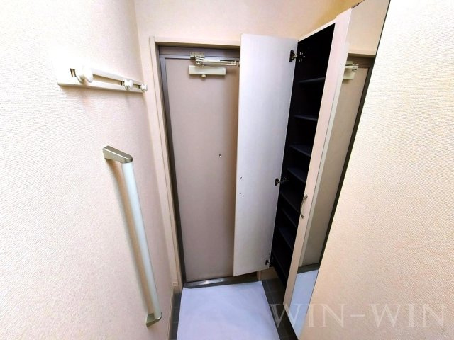エレガンス三本木の玄関