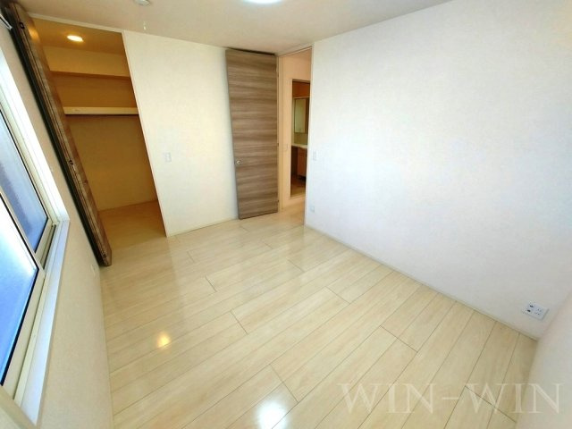 エレガンス三本木の寝室