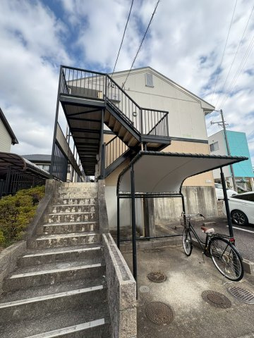 サンヒルズ黒笹いずみの駐車場