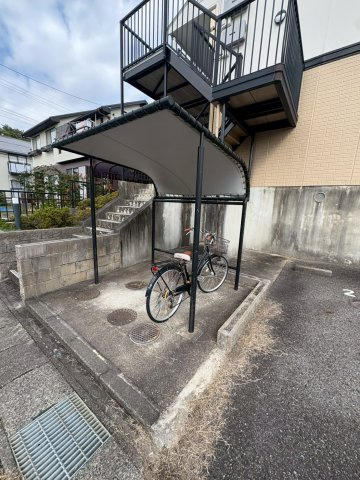 サンヒルズ黒笹いずみの駐車場