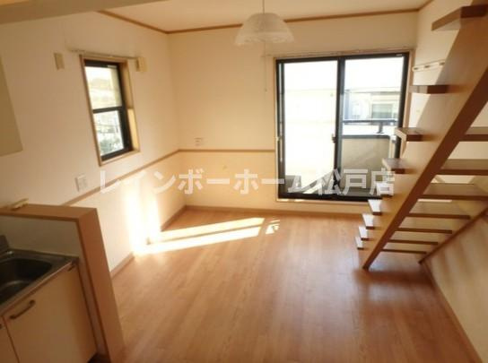 松戸市新松戸２丁目のアパート