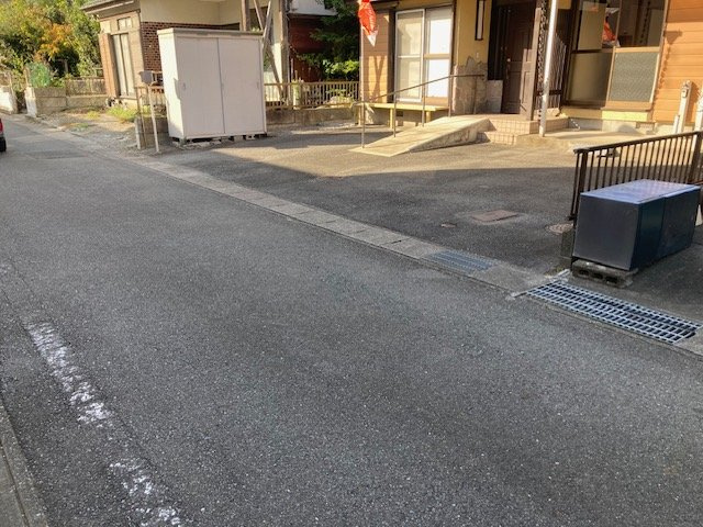 前橋市六供町中古戸建の前面道路含む現地写真