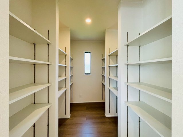 ダイマルタウン　羽島市竹鼻町寺東第７　全４区画分譲の収納|ストックもたっぷり入るパントリー！