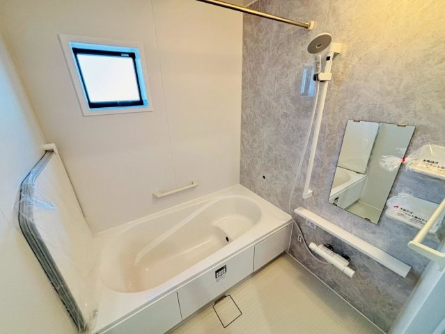 【商談中】ダイマルタウン　羽島市竹鼻町寺東第７　全４区画分譲の浴室|高断熱浴槽の為、４時間後も湯温低下約2.3度と暖かさを保ちます。暖房乾燥機もあり快適に入浴できます。