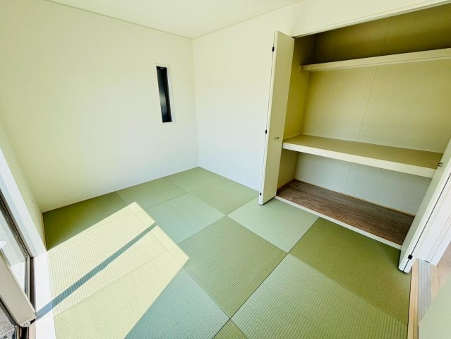 クワイエ　羽島市竹鼻町第４　全3区画分譲の和室|一室あると便利な和室は、ご来客時はもちろん、お子様のお昼寝や遊び場、寝室としてもご利用いただけます。
日本の良き文化を引き継ぐ、色々な用途で使える、癒しの空間です。