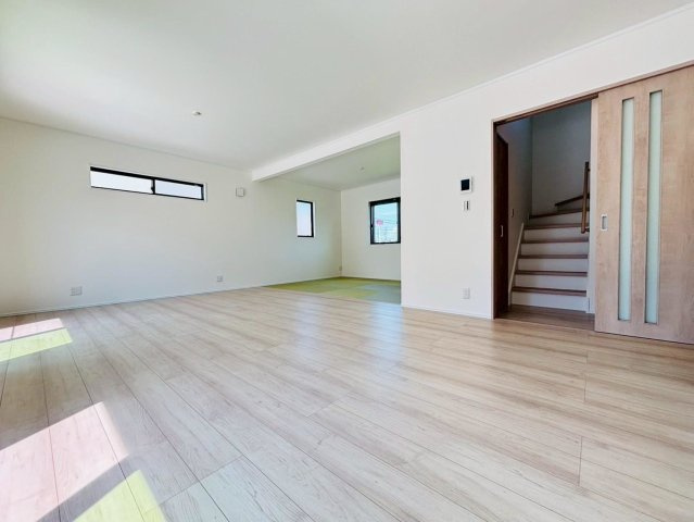 ダイマルタウン　羽島市竹鼻町寺東第７　全４区画分譲の居間・リビング|リビング別角度です。