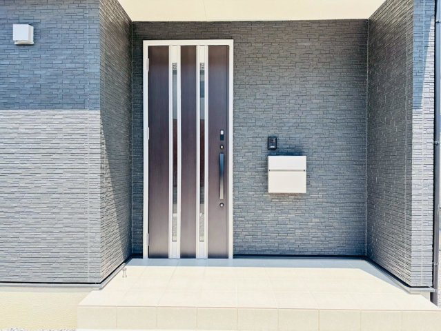 ダイマルタウン　羽島市竹鼻町寺東第７　全４区画分譲の玄関|玄関ドアの鍵はディンプルキーと内側はサムターンキーになっており防犯性の高い仕様になっています。