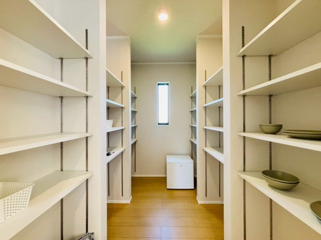 ダイマルタウン　羽島市竹鼻町寺東第７　全４区画分譲の収納|ストックもたっぷり入るパントリー