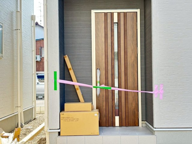 リーブルファイン　羽島市竹鼻町狐穴第２　全2区画分譲の玄関|玄関ドアの鍵は上下に２つ、内側の下段は脱着サムターンキーで防犯性の高い仕様になっています。