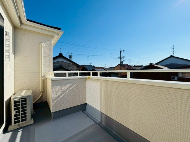 リーブルファイン　羽島市竹鼻町狐穴第２　全2区画分譲のバルコニー|バルコニーは南向きで洗濯物もよく乾きます！強度と表面積硬度を持つFPRで防水しています。