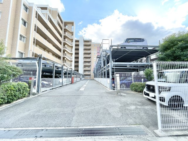 ブランズ萱島の駐車場|駐車スペースもあります