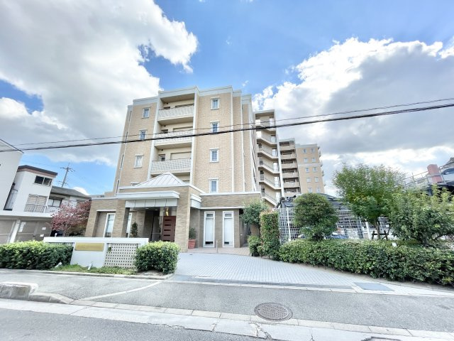 ブランズ萱島の外観|おしゃれな外観です