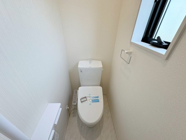 リーブルガーデン　羽島市福寿小学校前　全３区画分譲のトイレ|超表面平滑加工とイオンパワーの「セフィオンテクト」加工で、汚れが付きにくく落ちやすい仕様で清潔です。
便器にフチがないので汚れが隠れて見えない部分がありません。お手入れがとってもラクラクです。