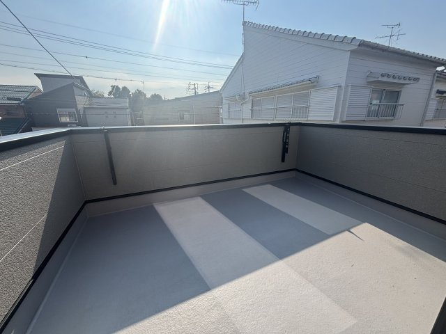 西区上堀越町｜名古屋市の戸建ならホームアップのバルコニー|テーブルセットも置ける広々としたバルコニー