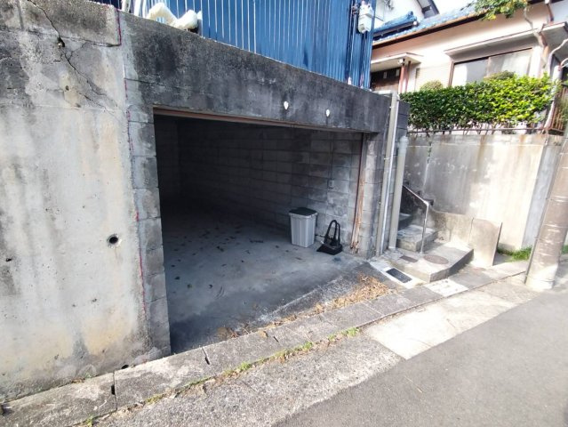 大高鷲津戸建の駐車場