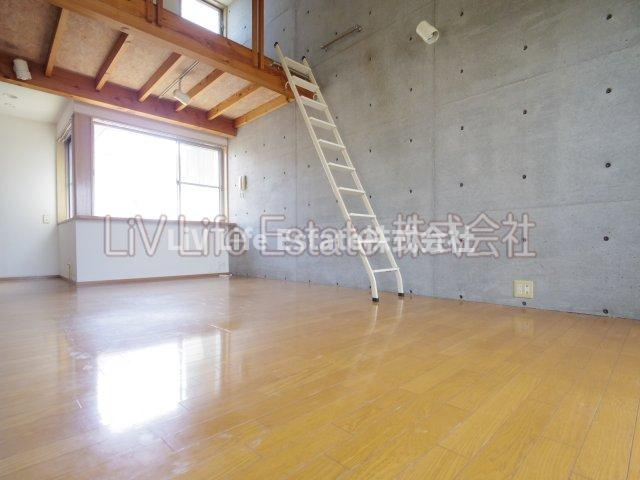 Kフラットの居間・リビング