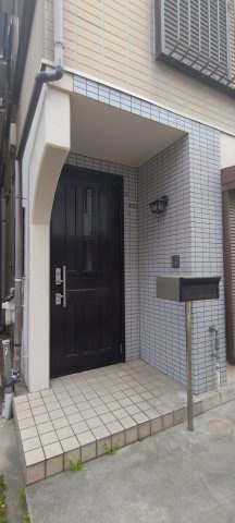 高槻市南芥川町住宅のエントランス