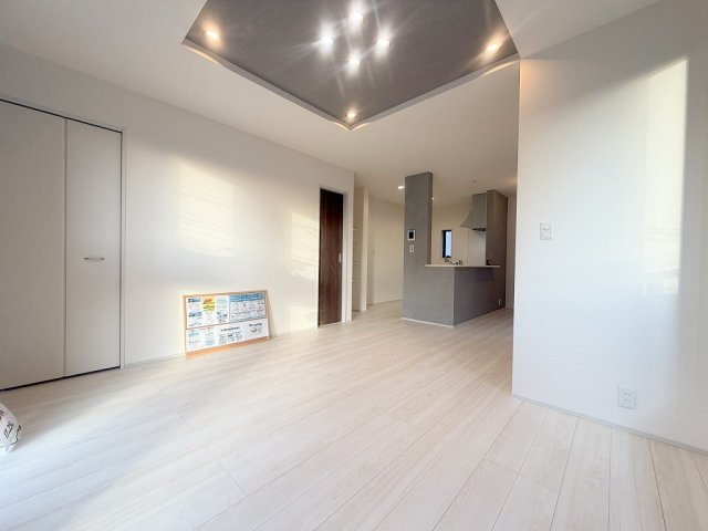 三郷市戸ケ崎3丁目　新築戸建　全1棟の居間・リビング|同施工会社の参考写真になります。